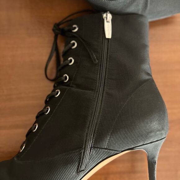 Gianvito Rossi Lace-Up Pointed Toe Bootie Ankle Heels Size 7 - Picture 4 of 6